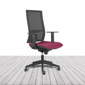 Silla Event de Limobel, Respaldo en malla, Brazos regulables. vista 2