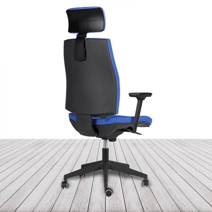 Silla Cronos de Vincolo con cabecero, brazos y estructura en color negro. vista 3