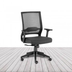 Silla Sidney de Euromof, respaldo de malla y estructura en negro. vista 2