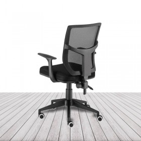 Silla Roma de Euromof, respaldo cuadrado en malla negra. vista 3