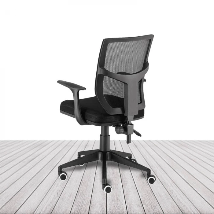 Silla Roma de Euromof, respaldo cuadrado en malla negra. vista 3